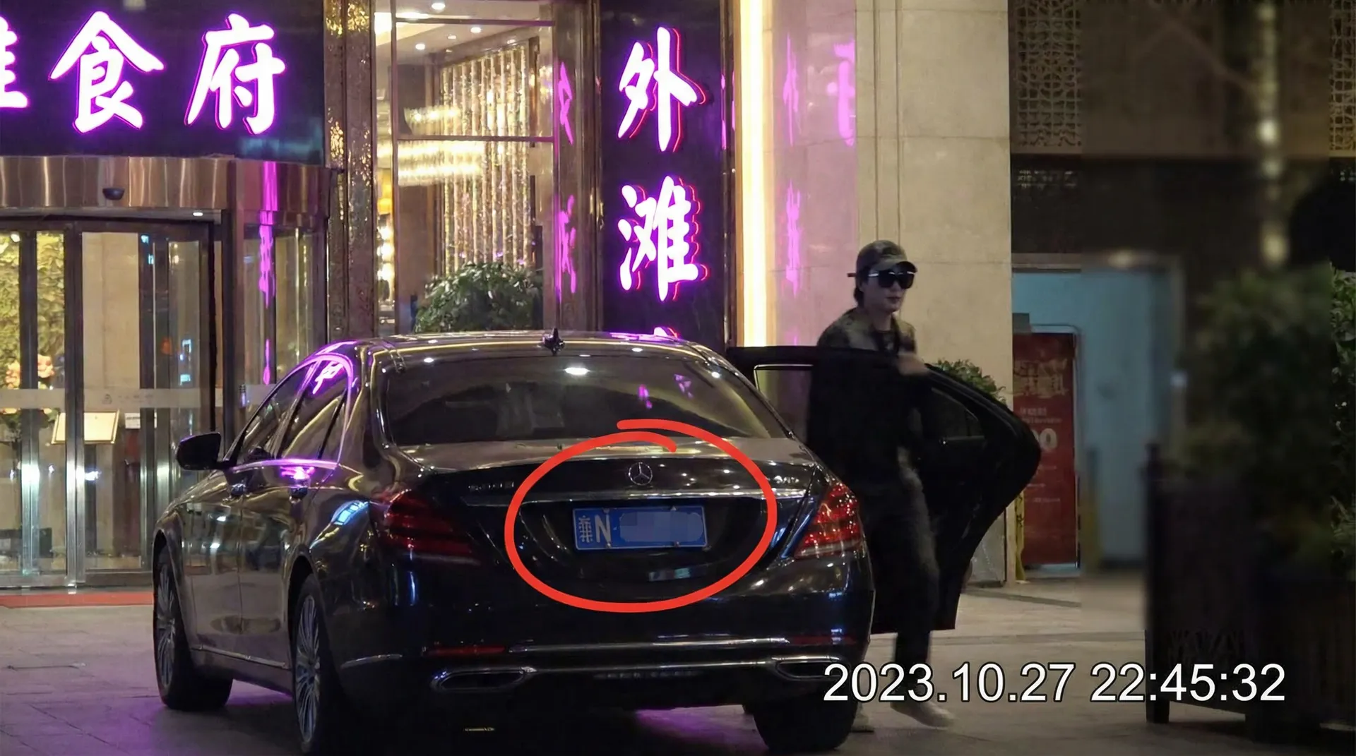 [眼镜妹] - 眼镜妹视频最新更新 | 高清无码眼镜妹交流社区 - 豪车餐厅外偷拍